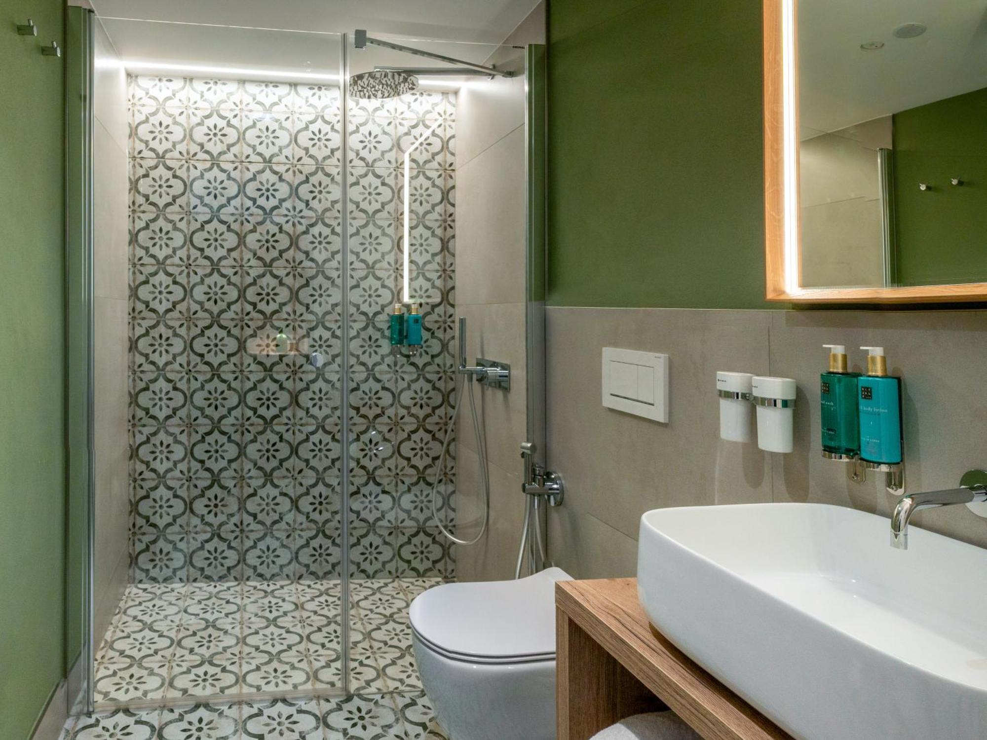 The Botanist 4*