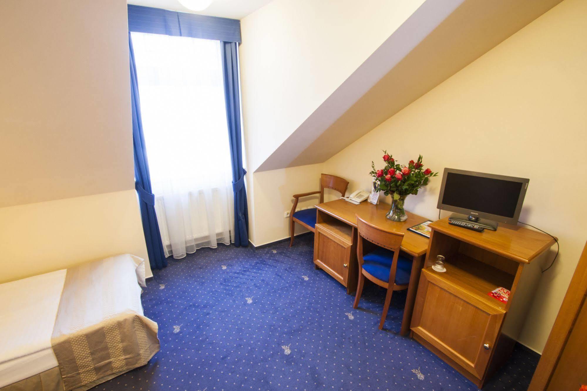 Modra Ruze 4* Praag