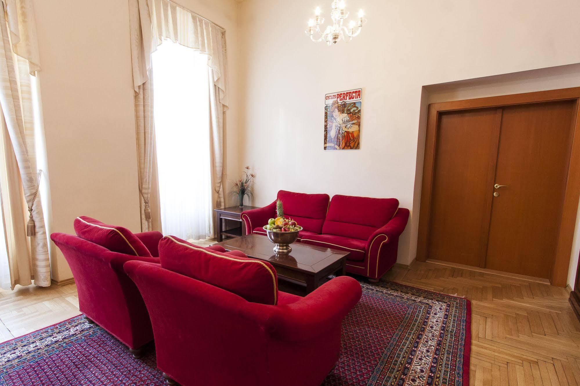 Modra Ruze Aparthotel