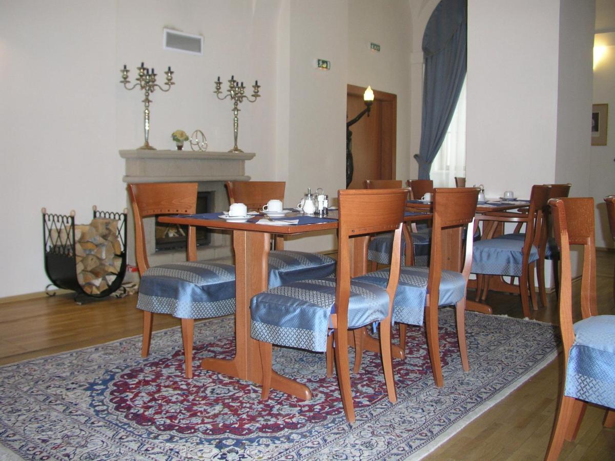 Modra Ruze 4* Praag